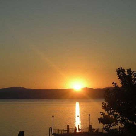 Iride Sul Lago 1 Via Principessa Jolanda 10-Piazza Del Molo アングイッラーラ・サバーツィア エクステリア 写真