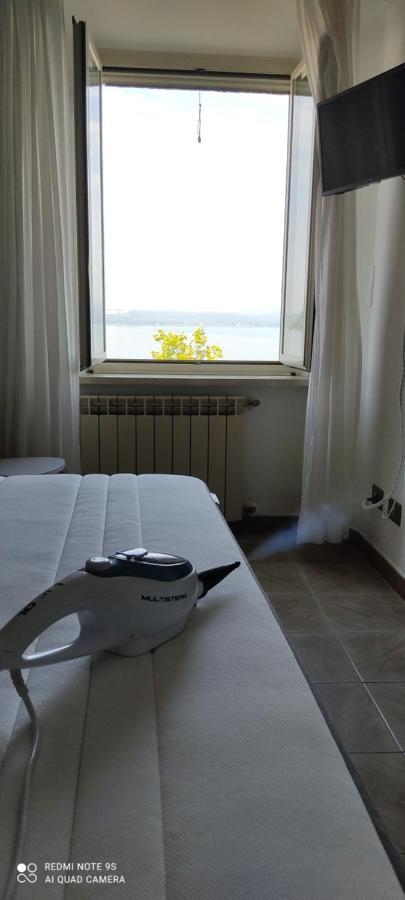 Iride Sul Lago 1 Via Principessa Jolanda 10-Piazza Del Molo アングイッラーラ・サバーツィア エクステリア 写真