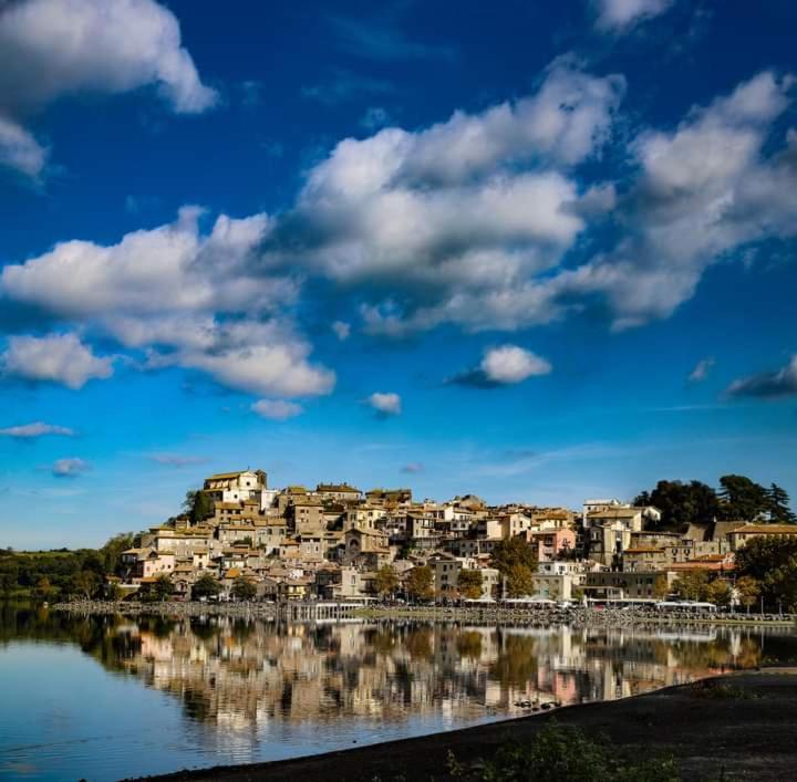 Iride Sul Lago 1 Via Principessa Jolanda 10-Piazza Del Molo アングイッラーラ・サバーツィア エクステリア 写真