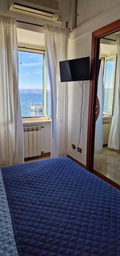 Iride Sul Lago 1 Via Principessa Jolanda 10-Piazza Del Molo アングイッラーラ・サバーツィア エクステリア 写真